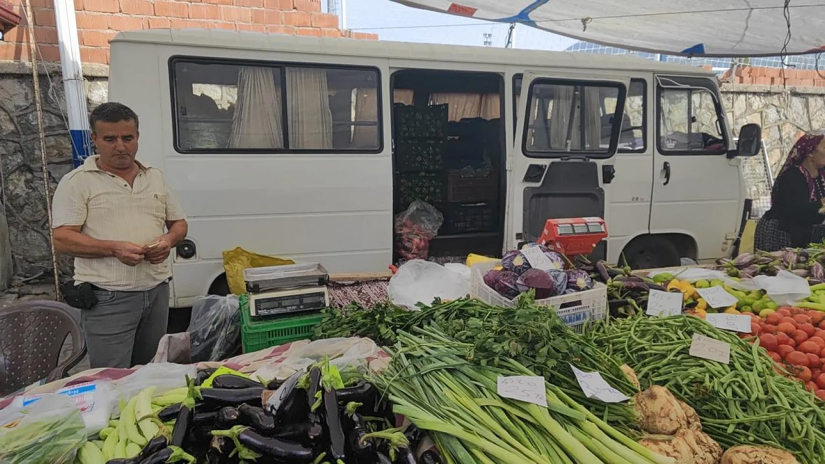 Güçlü, 'Üretici pazarı fiyat olarak uygun'