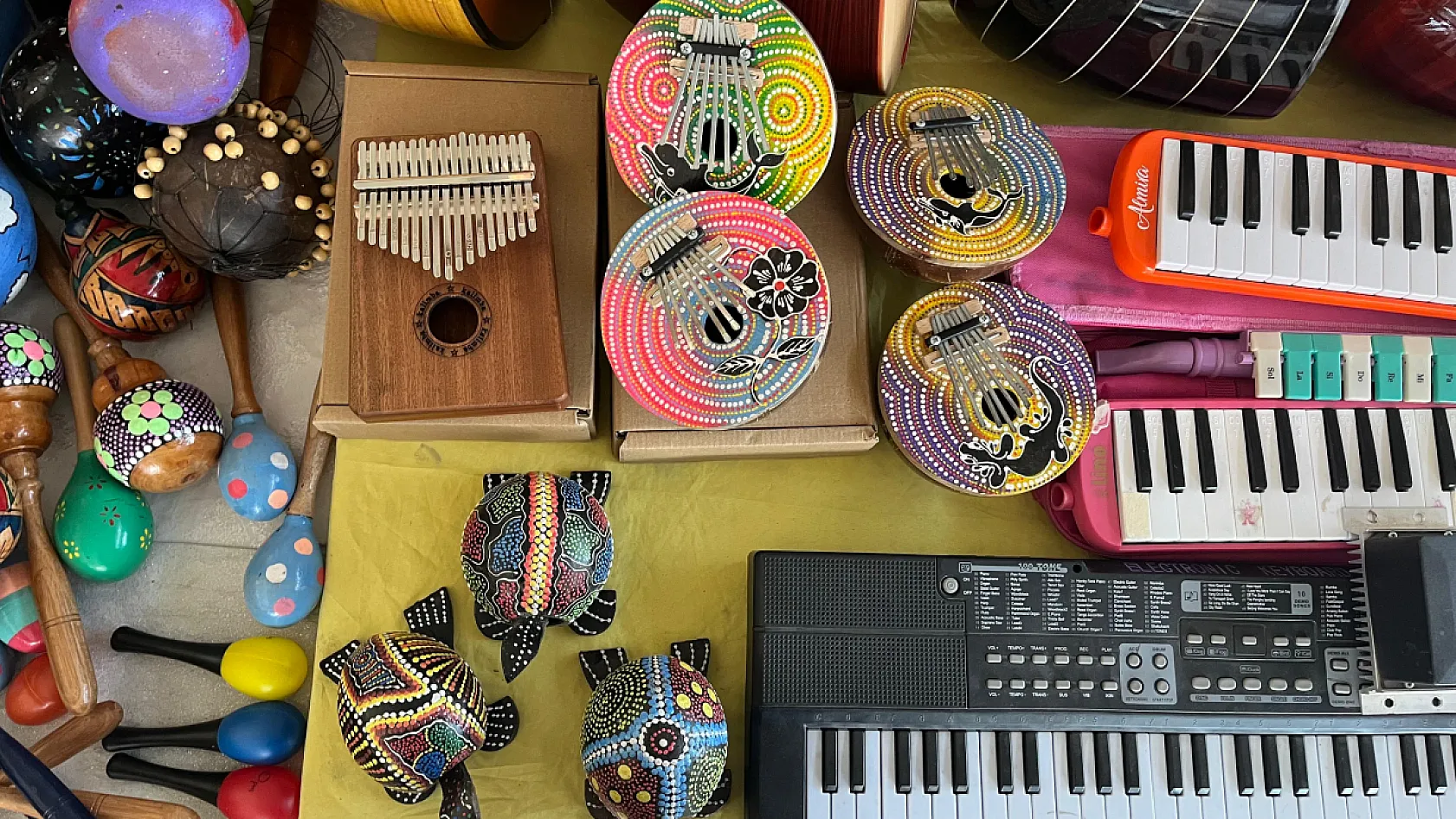 Fethiye'de uygun fiyatlı ikinci el müzik aletleri ilgi görüyor