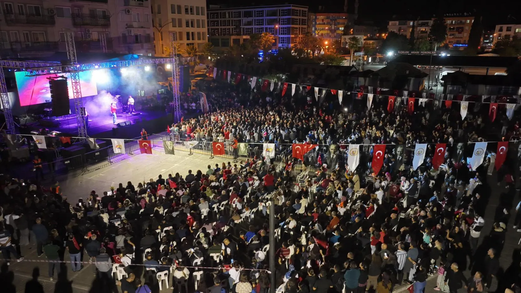 Cumhuriyet Coşkusu Muğla'da Güneş Gibi Parla'dı