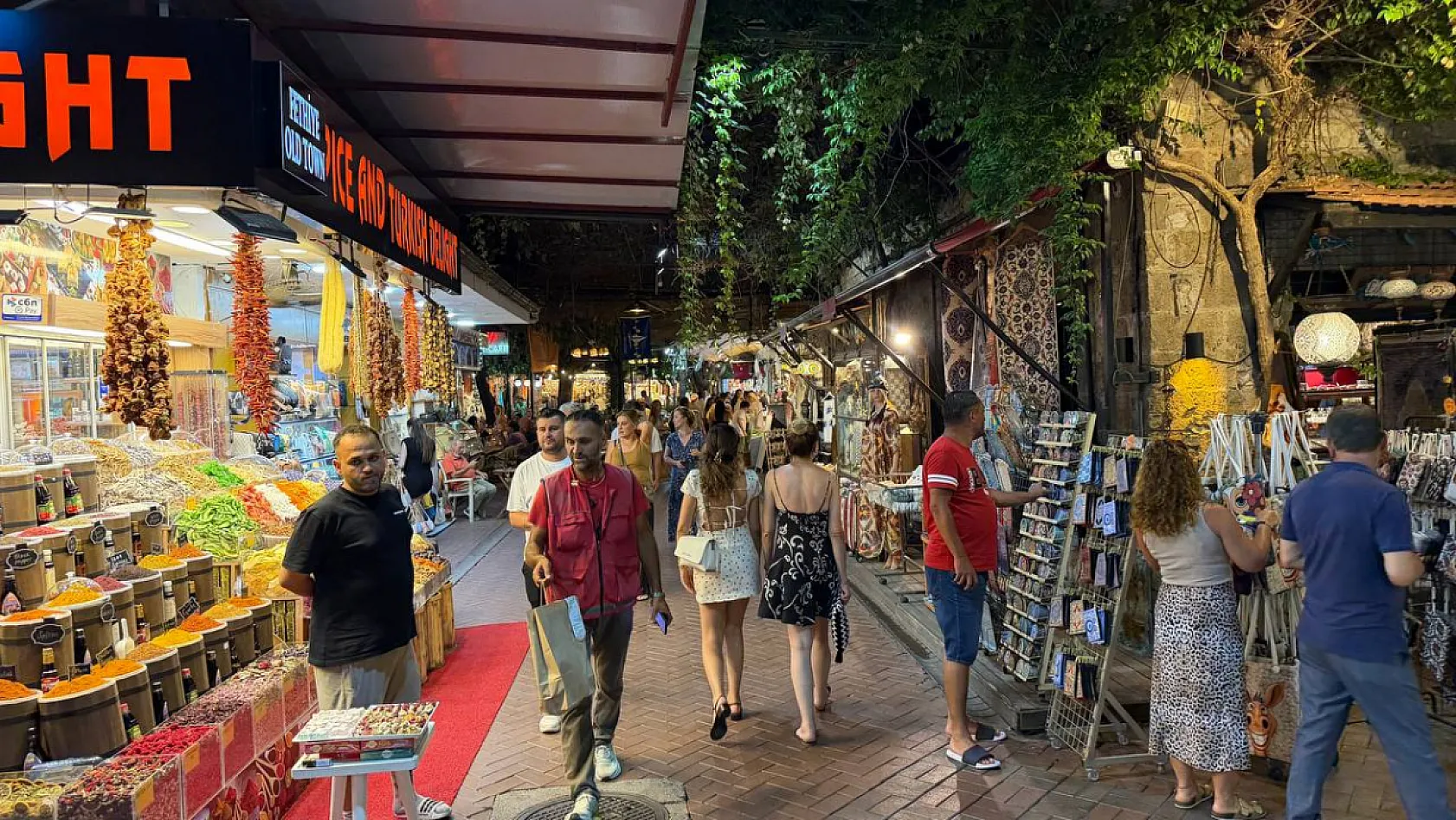 Fethiye Paspatur'da Hafta Sonu Yoğunluğu