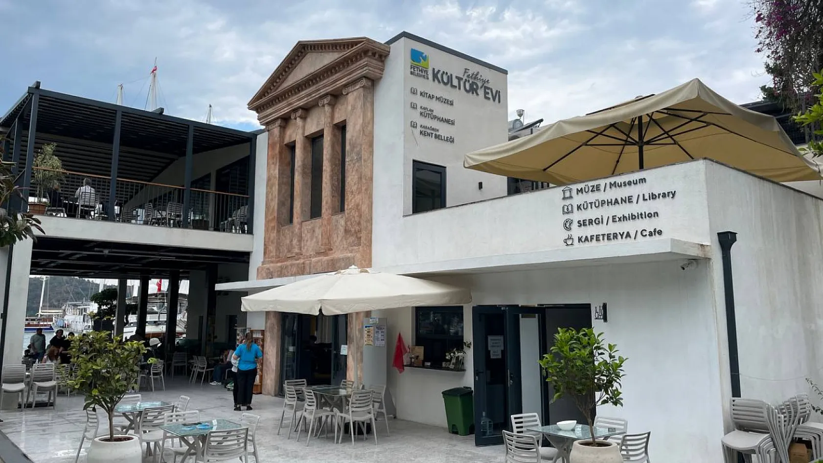 Fethiye'de Mayıs Ayının Kitabı 'Ömrüm' Oldu