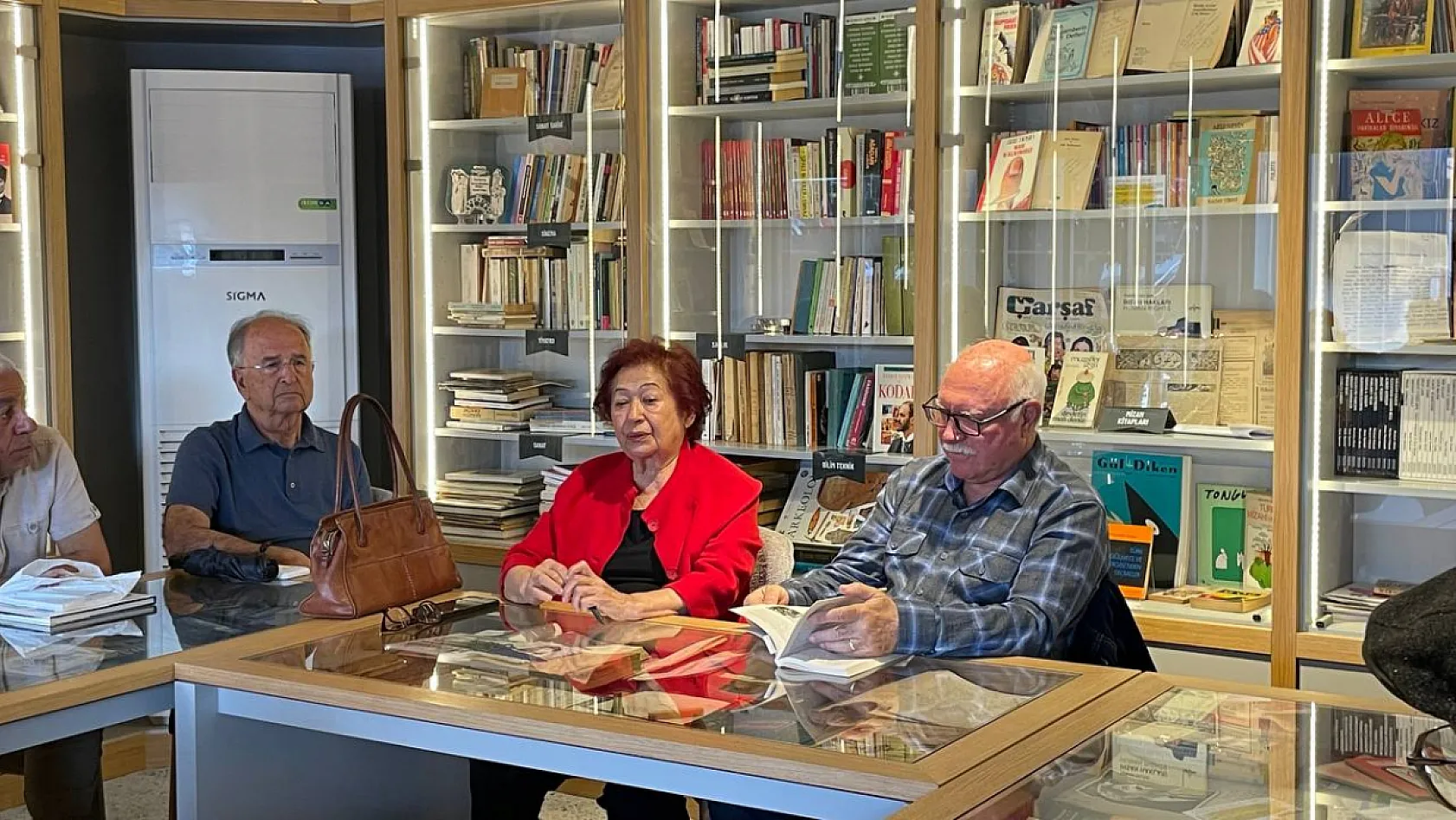 Fethiye'de Mayıs Ayının Kitabı 'Ömrüm' Oldu