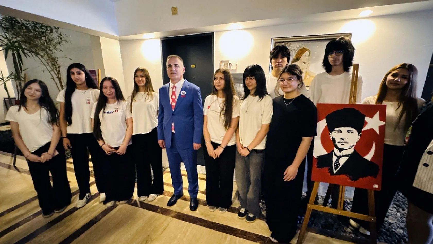 Bodrum'da 'Maarifin Kalbinde Marifetli Gençlik Buluşması ve Mesleki Eğitim Fuarı' düzenlendi