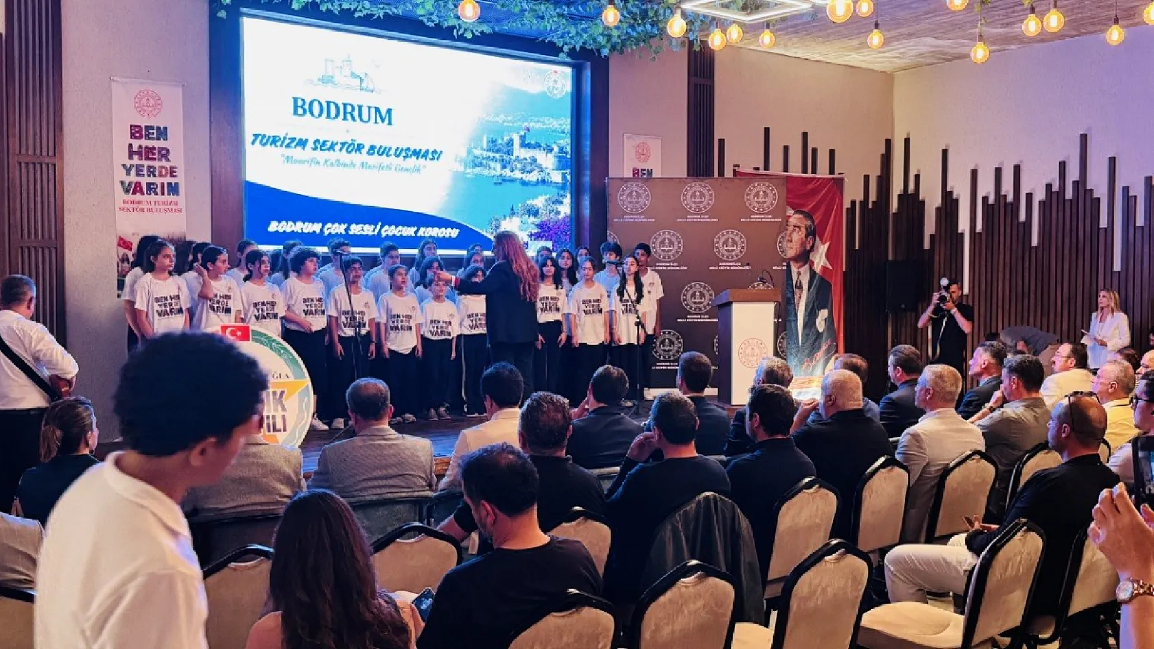 Bodrum'da 'Maarifin Kalbinde Marifetli Gençlik Buluşması ve Mesleki Eğitim Fuarı' düzenlendi