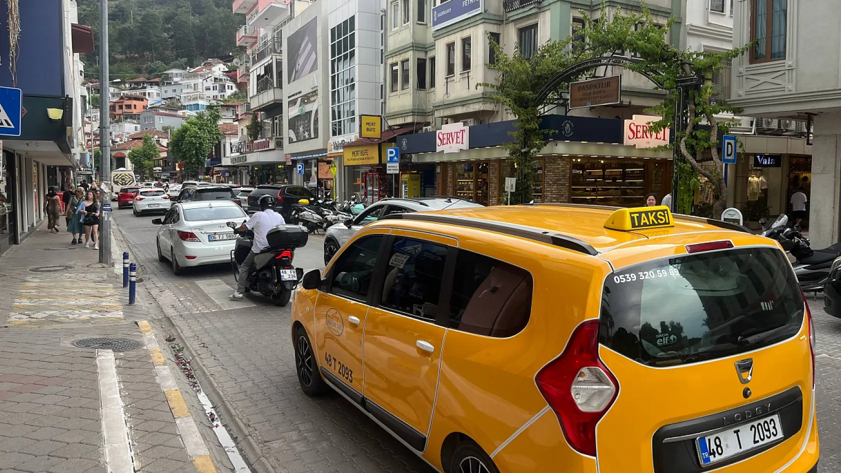 Fethiye'de Trafik ve Bayram Yoğunluğu Bir Arada Yaşandı