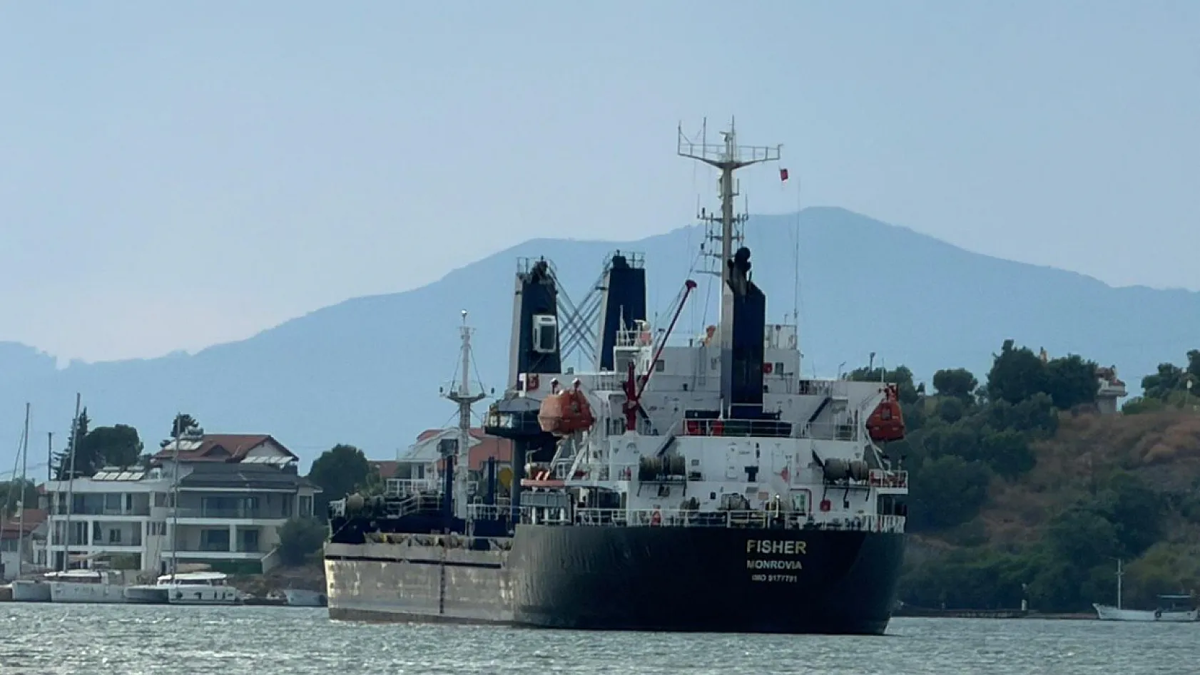 Fethiye Körfezi'ne Dev Yük Gemisi Demirledi