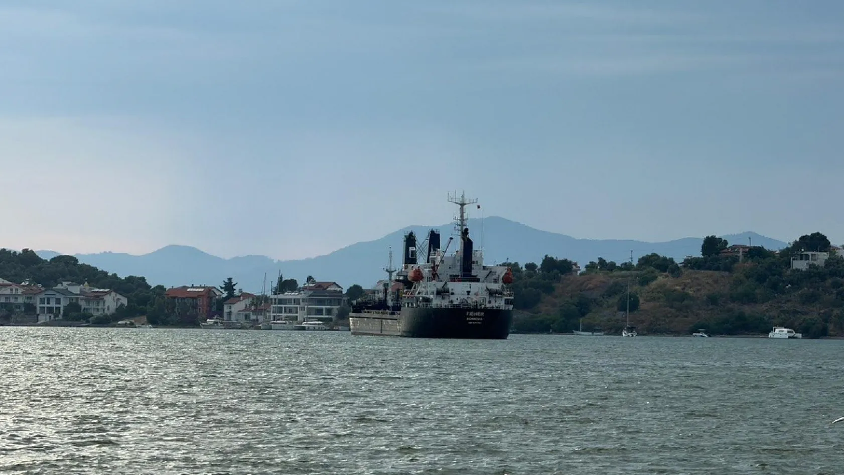 Fethiye Körfezi'ne Dev Yük Gemisi Demirledi