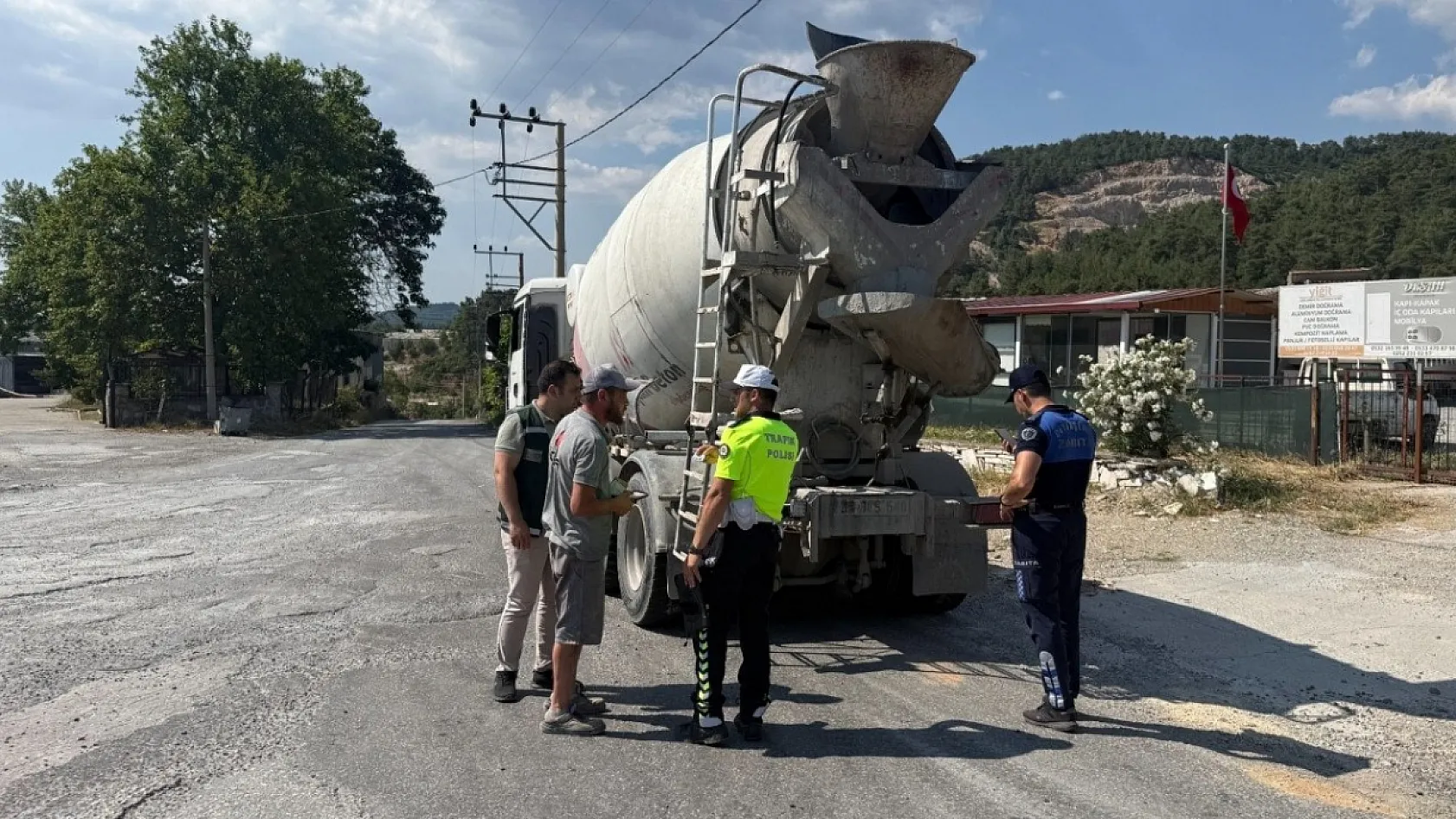 Turizm merkezlerinde beton mikserlere sıkı takip