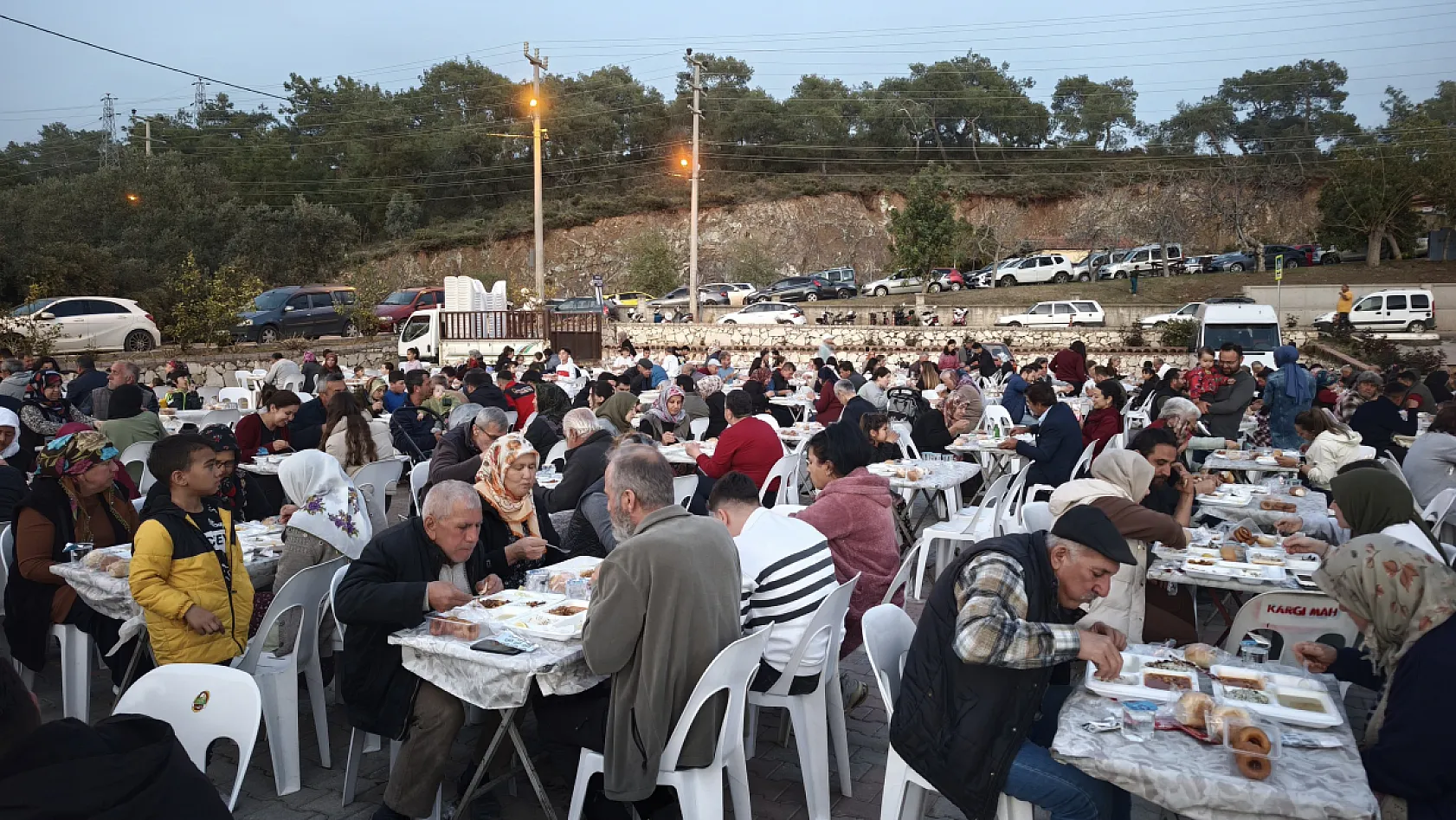 Fethiye Kargı Mahallesi Muhtarlığı'ndan iftar yemeği