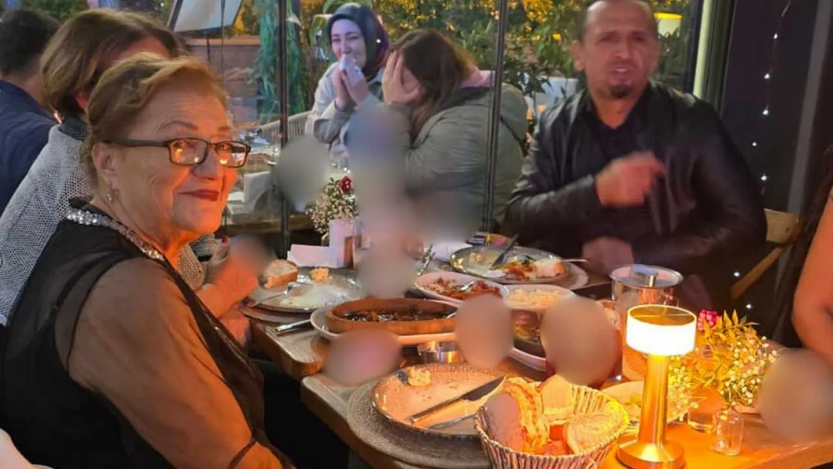 Fethiye'de sanat gecesi sürprizle taçlandı: Selin Köktener'e doğum günü kutlaması