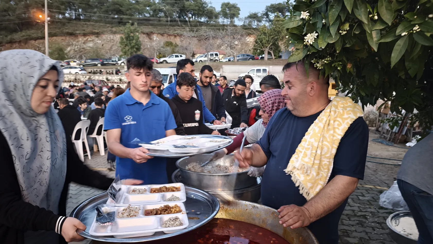 Fethiye Kargı Mahallesi Muhtarlığı'ndan iftar yemeği