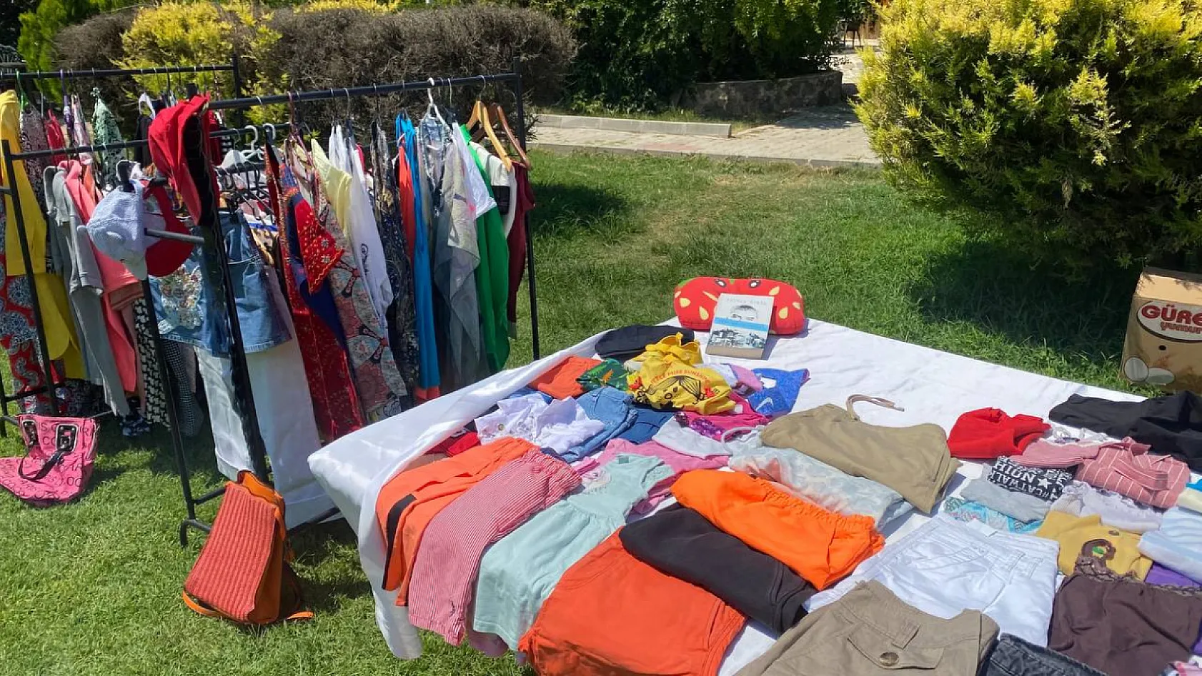 Kayaköy İkinci El Pazarı İlgi Görüyor: Her Pazar Ziyaretçilerini Bekliyor
