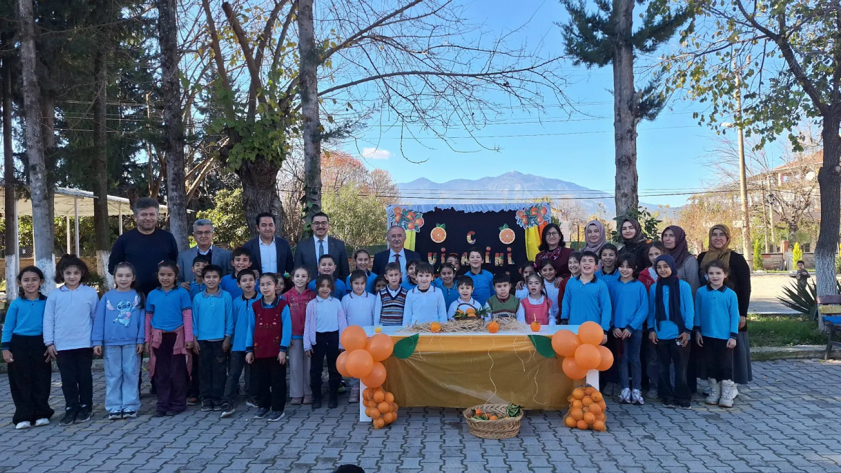 Seydikemer Girmeler İlkokulu'nda C vitamini şenliği coşkusu
