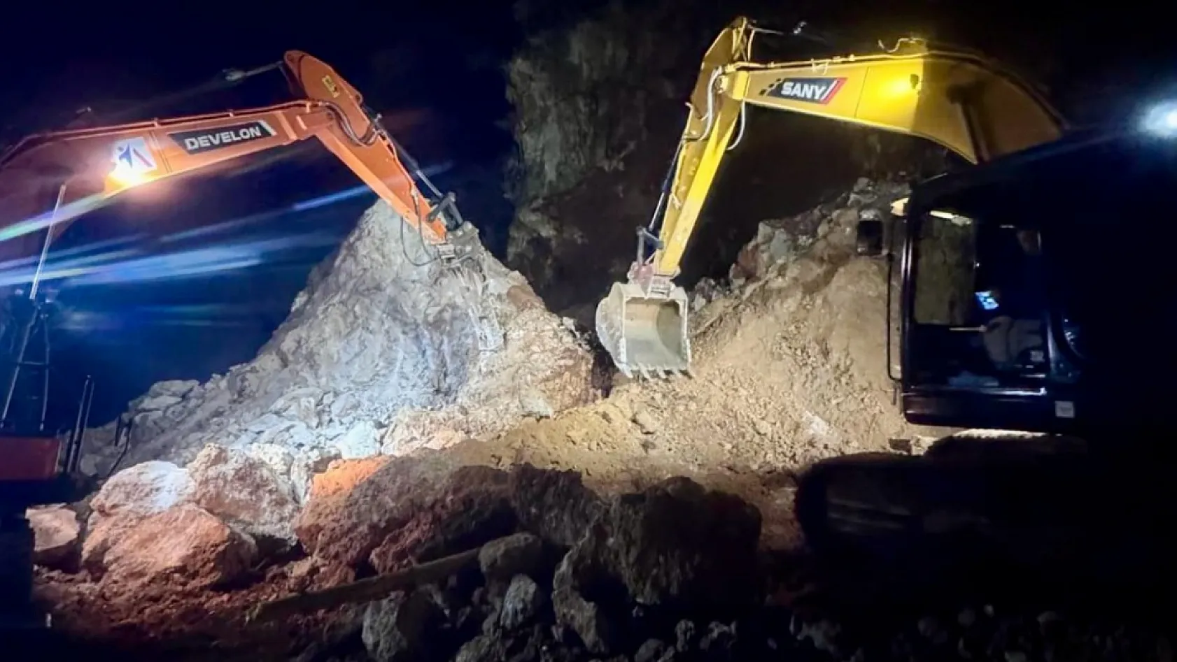 Fethiye'de yağış sonrası kapanan Kızılbel–Söğütlü yolu ulaşıma açıldı