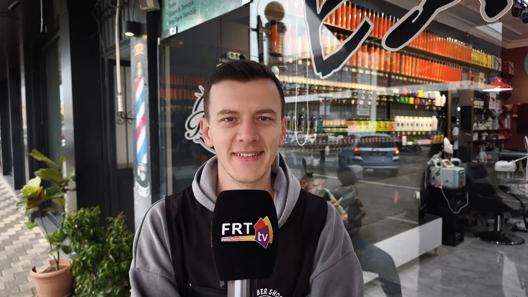 Fethiye'de berber Sezer, 'Bayramın son günü dükkanımızı açtık'