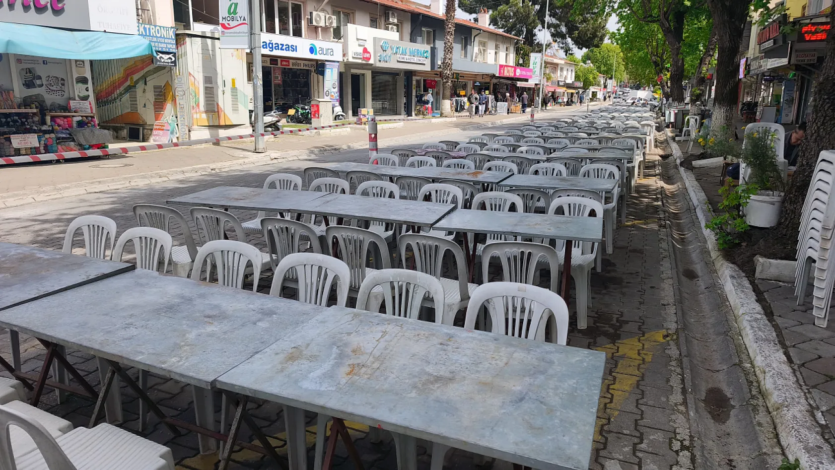 Fethiye'de çarşı esnaflarından iftar yemeğine davet