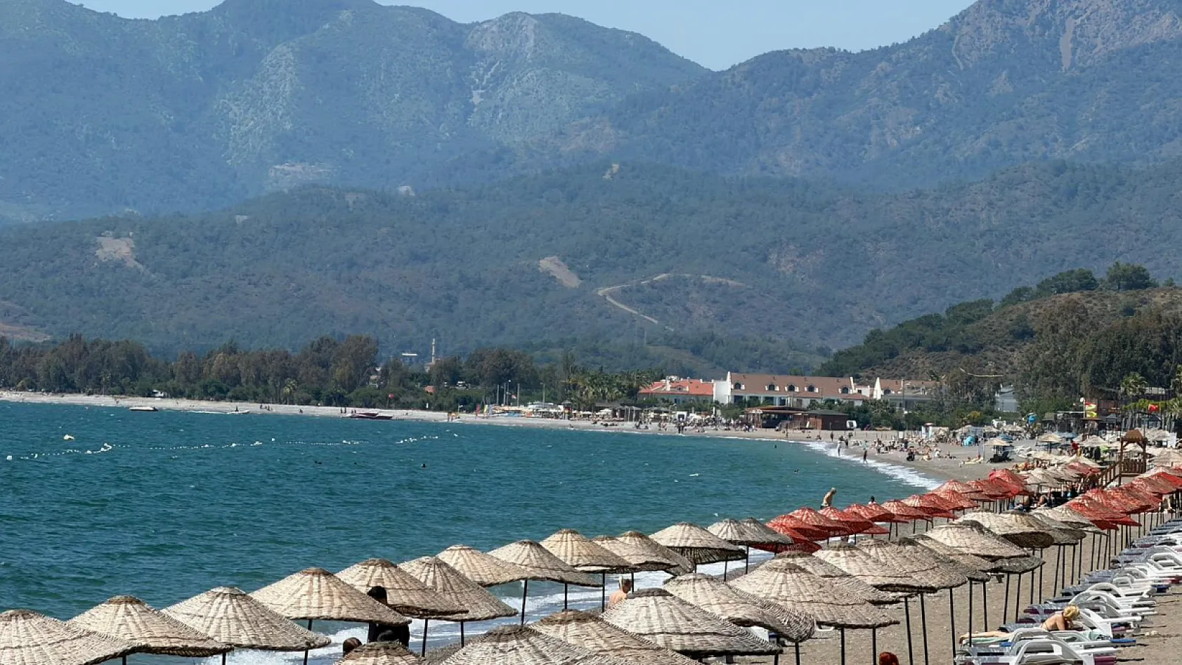 Fethiye'de Sıcak Havayı Fırsat Bilenler Sahillere Akın Etti