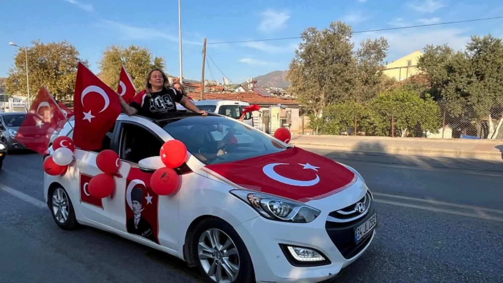 Fethiye'de Belediye Destekleriyle Cumhuriyet Konvoyu Düzenlendi