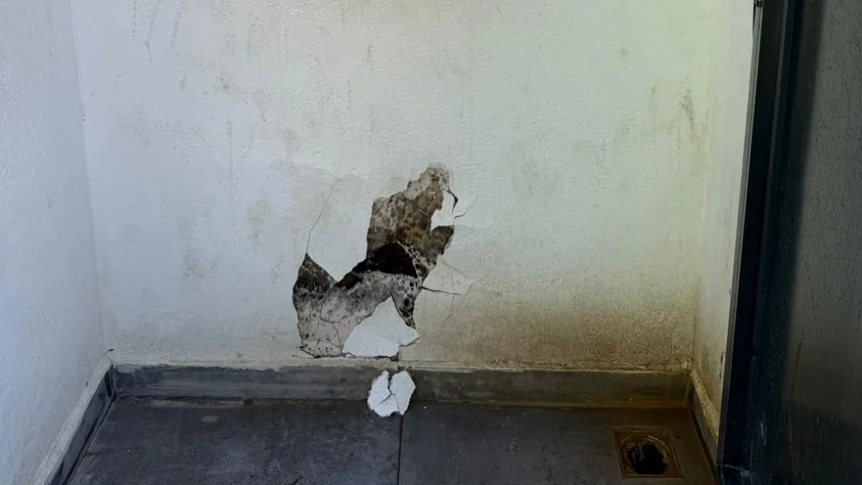 Akmaz Halk Plajında Vandalizm