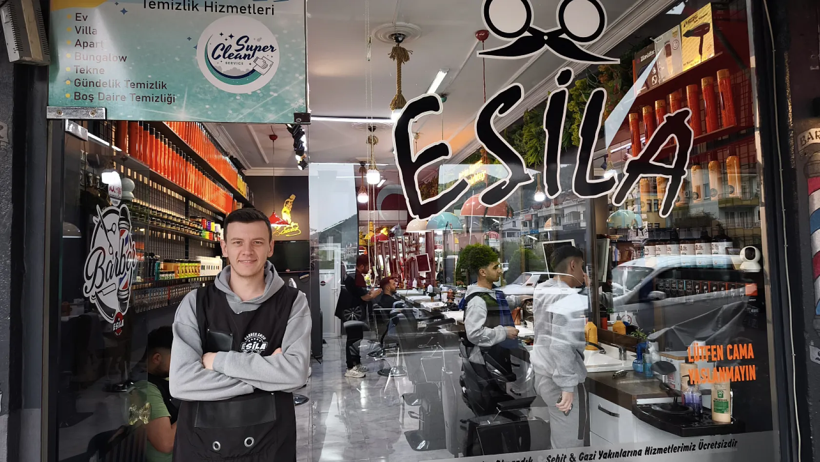 Fethiye'de berber Sezer, 'Bayramın son günü dükkanımızı açtık'