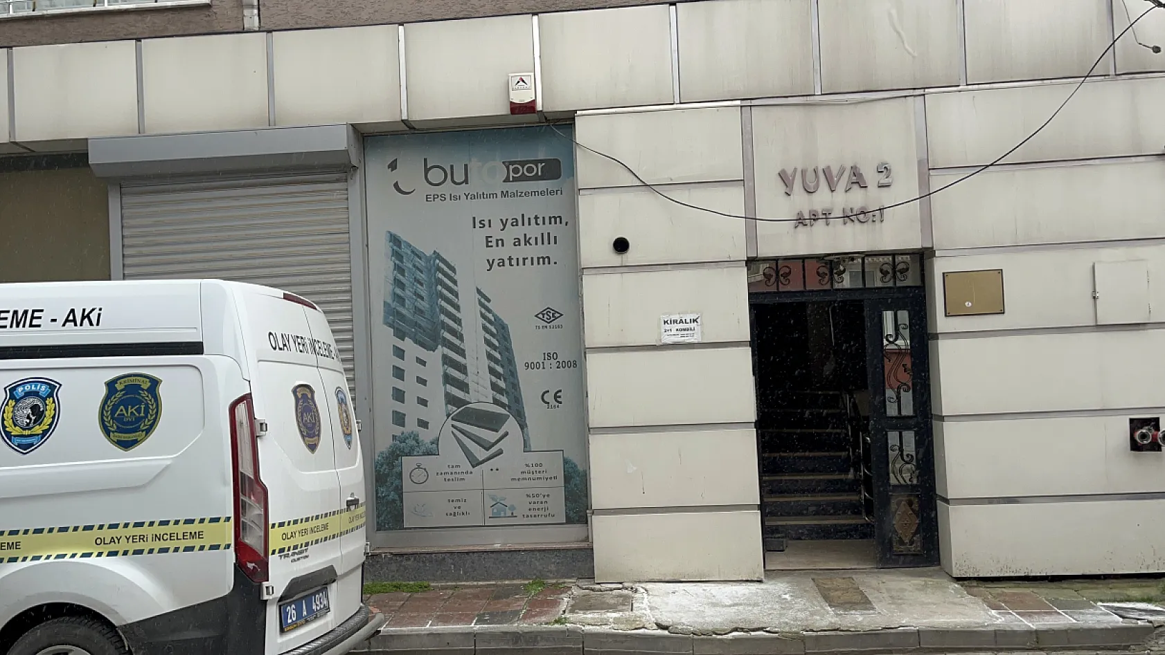 7'nci kattan atlayan adamın evinden eşinin cesedi çıktı