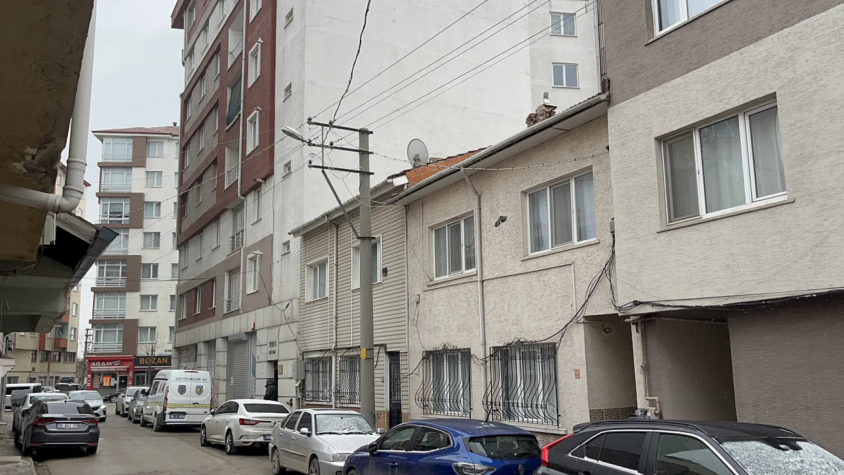 7'nci kattan atlayan adamın evinden eşinin cesedi çıktı