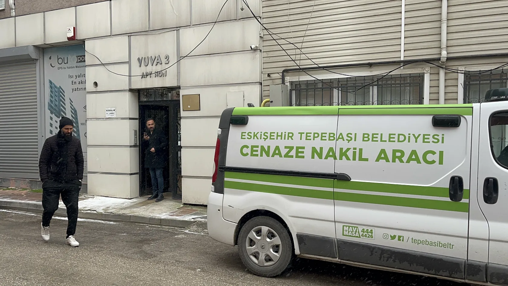 7'nci kattan atlayan adamın evinden eşinin cesedi çıktı