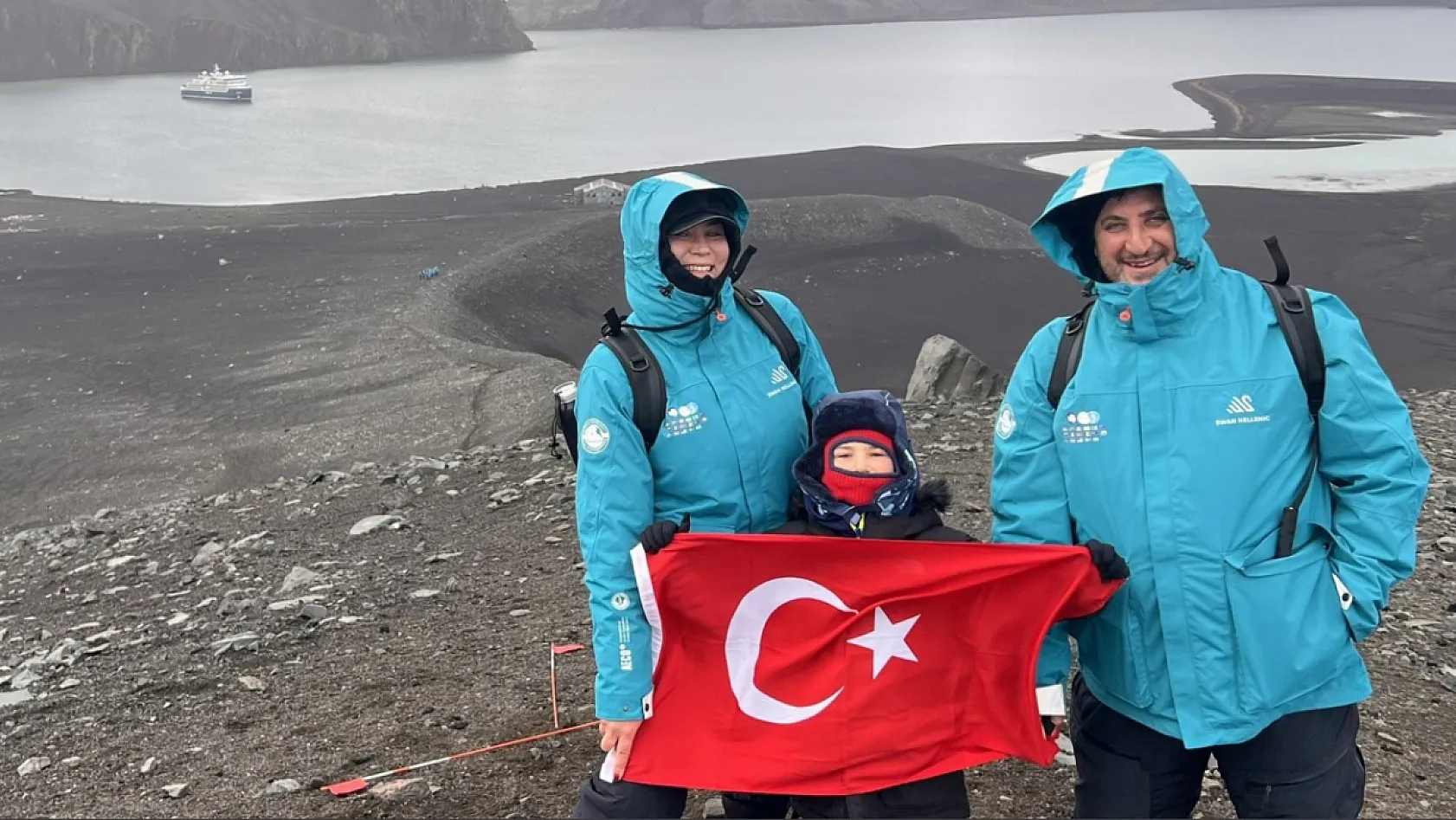 7 yaşındaki Pars, Güney Kutbu'nda Türk bayrağı açtı