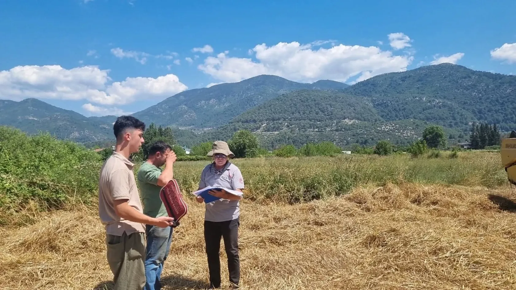 Fethiye'de Biçerdöver Kontrolleri ve Anız Yakma Yasağı Eğitimleri Sürüyor