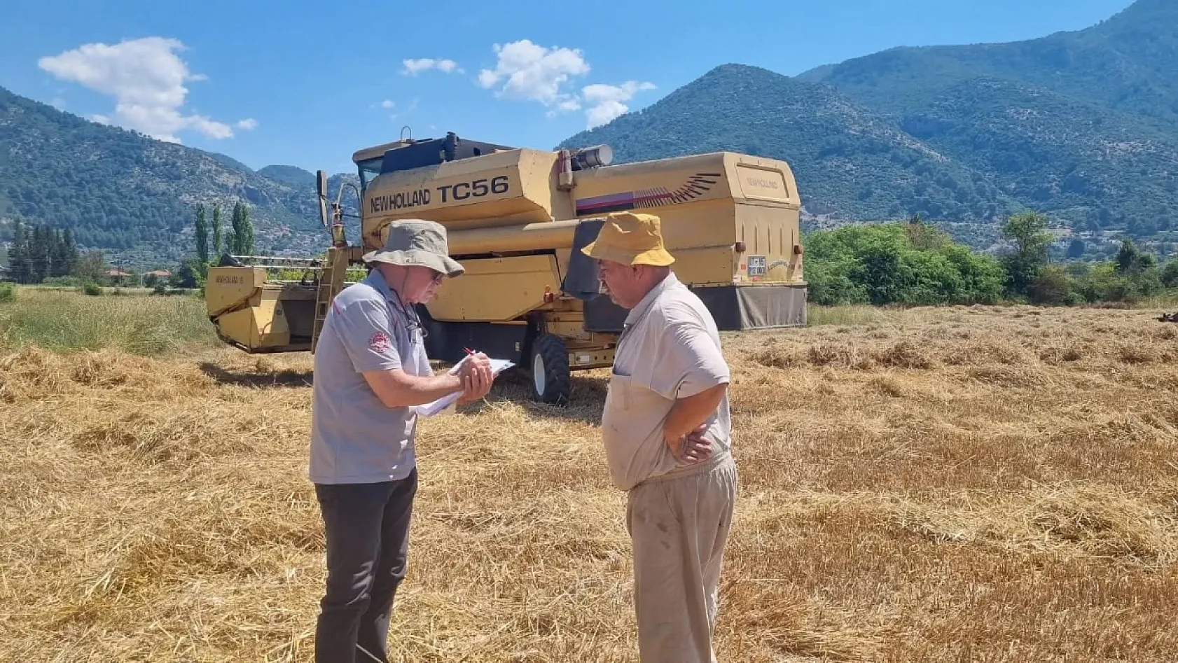 Fethiye'de Biçerdöver Kontrolleri ve Anız Yakma Yasağı Eğitimleri Sürüyor
