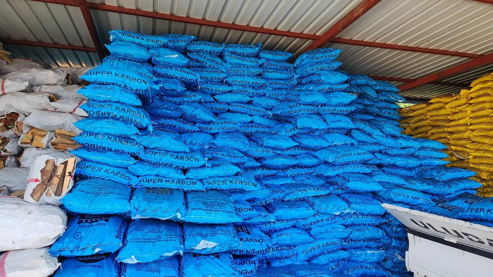 Fethiye'de havalar soğudu…  Odun ve kömür satışları arttı