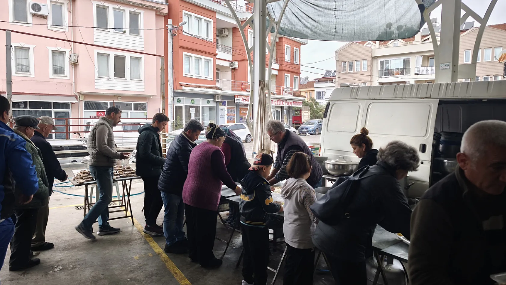 Fethiye'de merhum öğretmen Şekip Başkaya için 52 yemeği hayrı düzenlendi