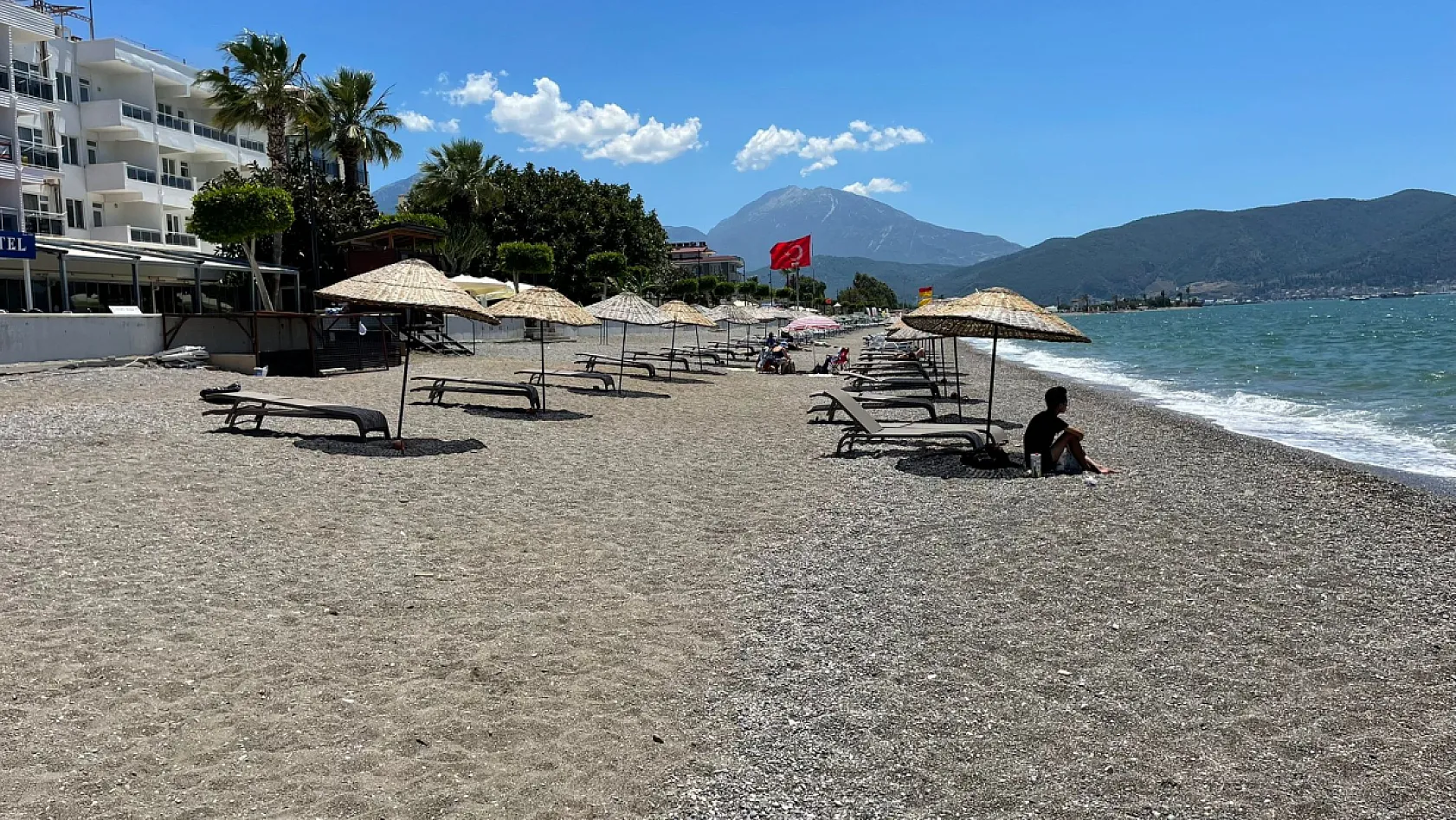 Çalış Plajı'ndaki Tabela Tartışmasına ÇALIŞ-DER'den Açıklama: 'Amacımız Yasak Koymak Değil, Düzeni Korumaktı'