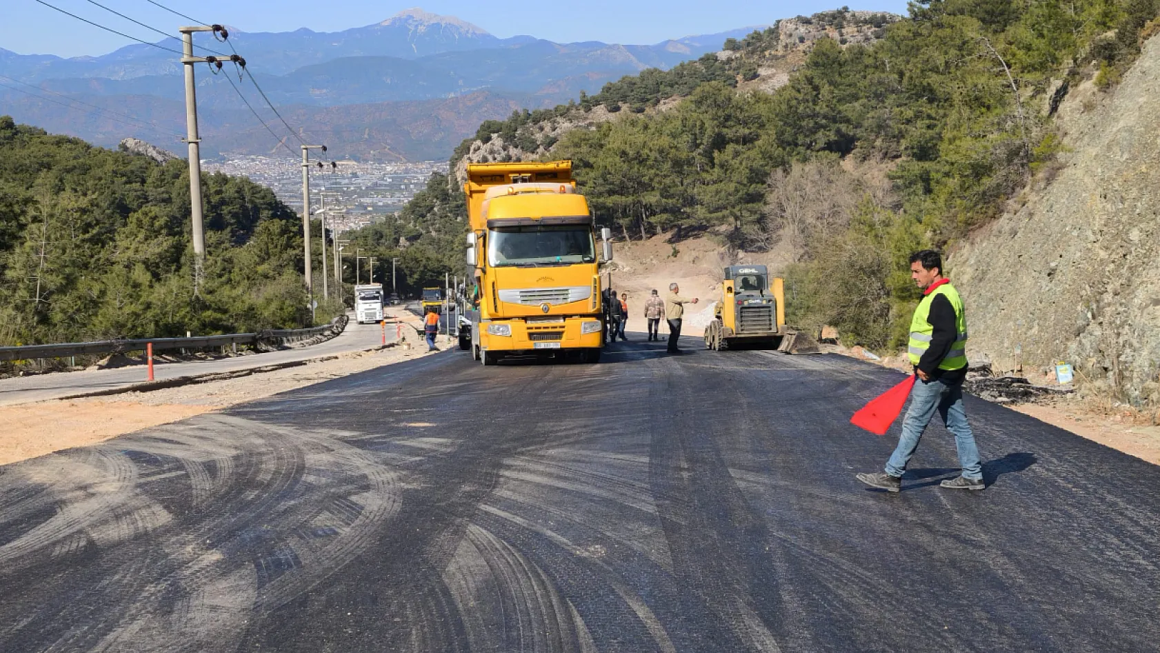 Fethiye-Ölüdeniz yolunda çalışmalar hızla ilerliyor