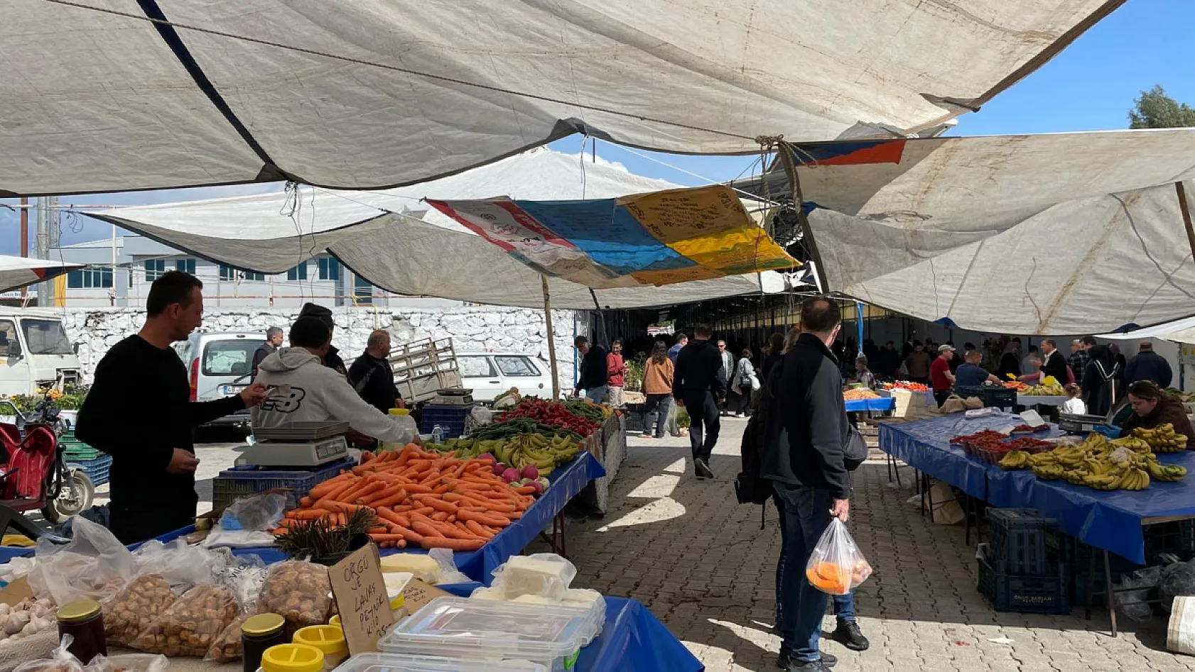 Fethiye'de Cuma Pazarı Bu Hafta Perşembe Kuruldu