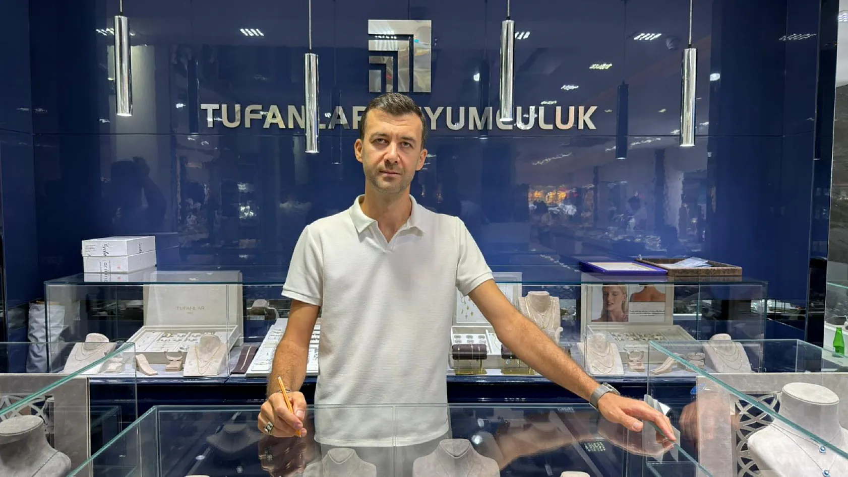 Fethiye'de kuyumcular yoğunluktan memnun, Gram altın 5 bin 100 TL'yi gördü