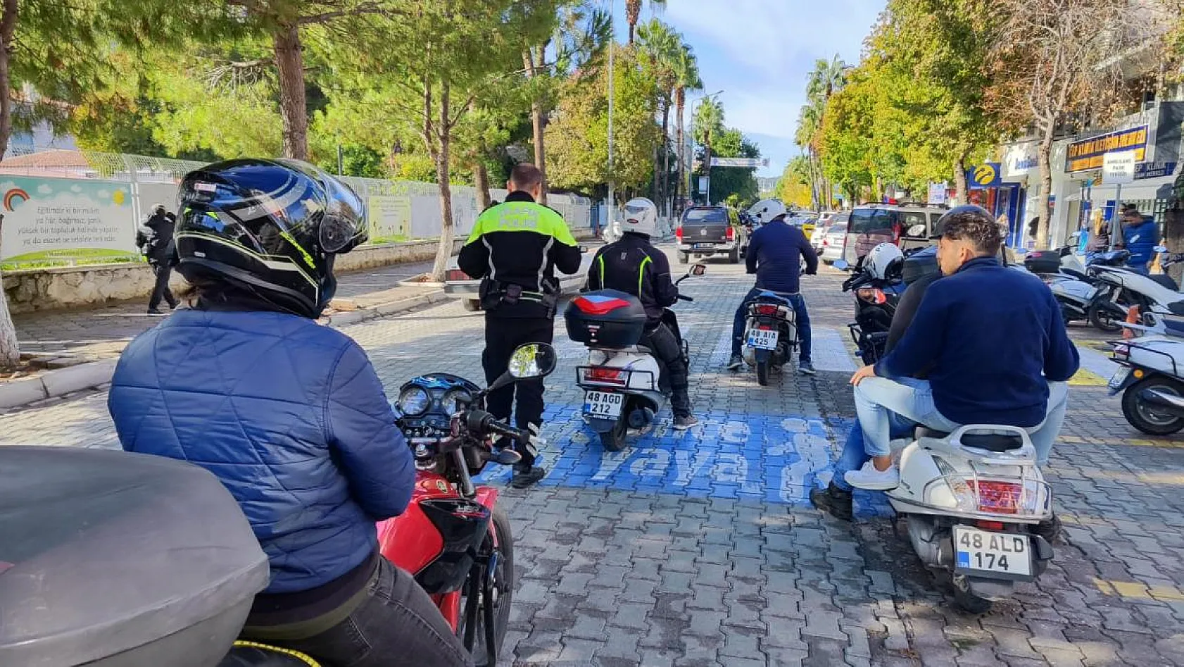 Motosiklet sürücüleri denetlendi