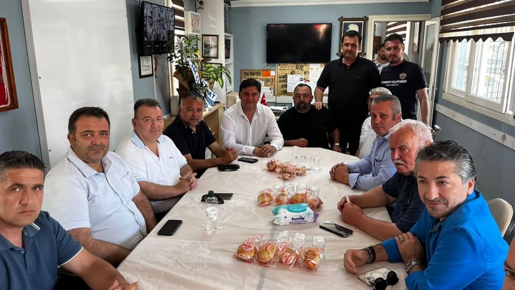 Fethiye'de Çalış Boat turizm sezonunu yemekle karşıladı
