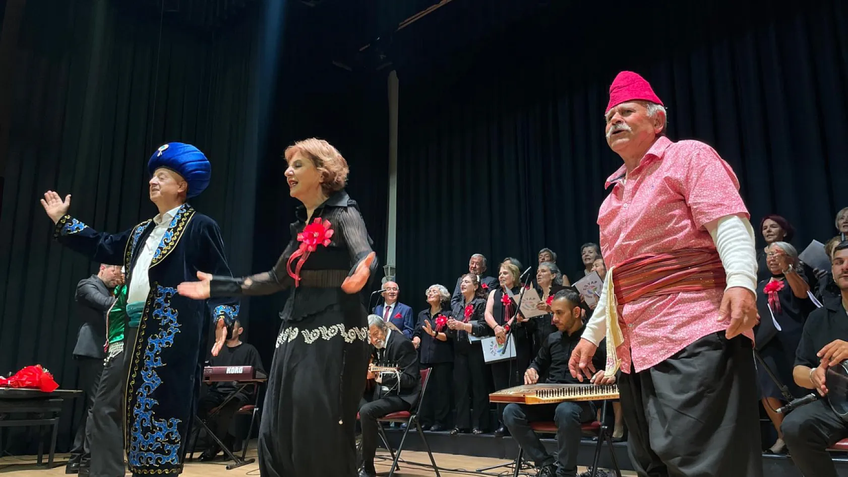 Fethiye'de SAYAP kursiyerlerinden konser ve tiyatro akşamı
