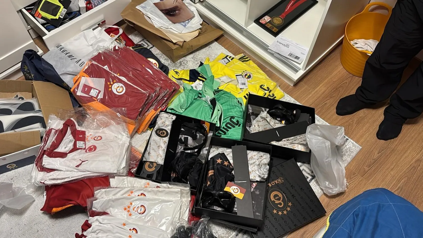 8 ilde eşzamanlı karaborsa bilet operasyonu: 15 kişi gözaltına alındı