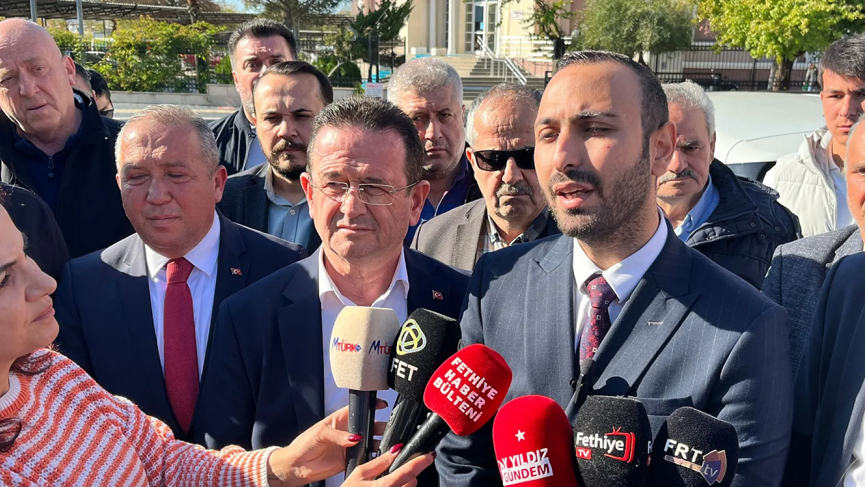 AK Parti Fethiye imza krizi sürüyor adliye önünde açıklama
