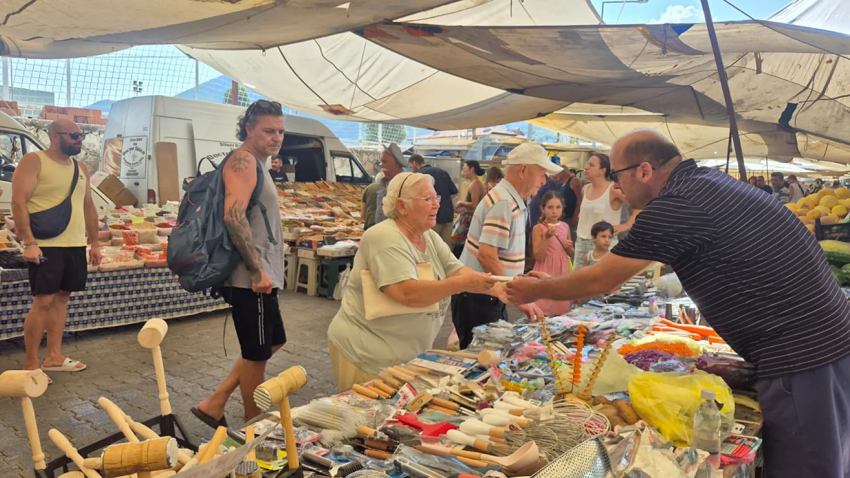 Fethiye Salı pazarında ilgi gören ürünler