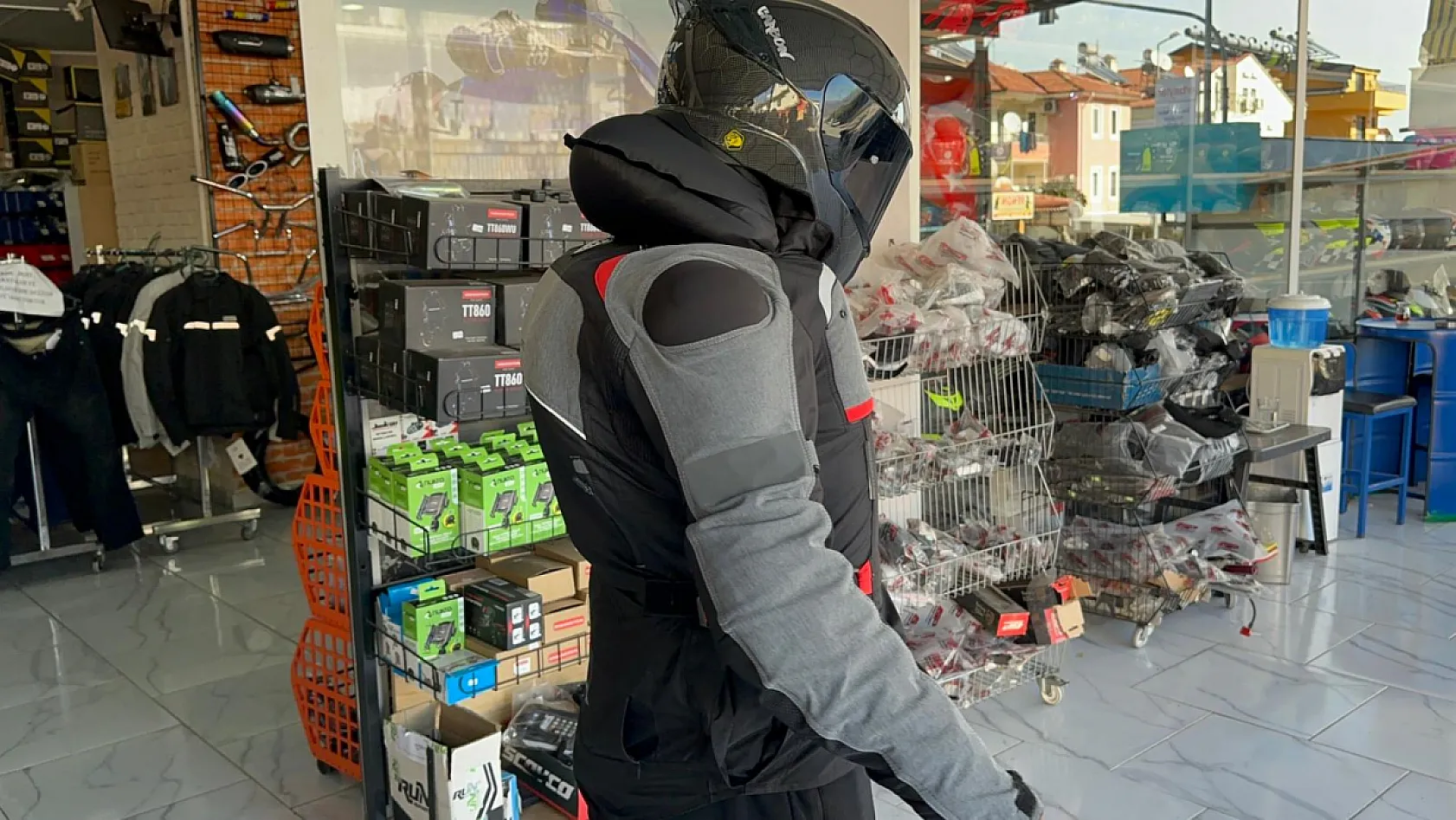 Fethiye'de motosiklet sürücüleri için airbagli mont Motorun'da satışta