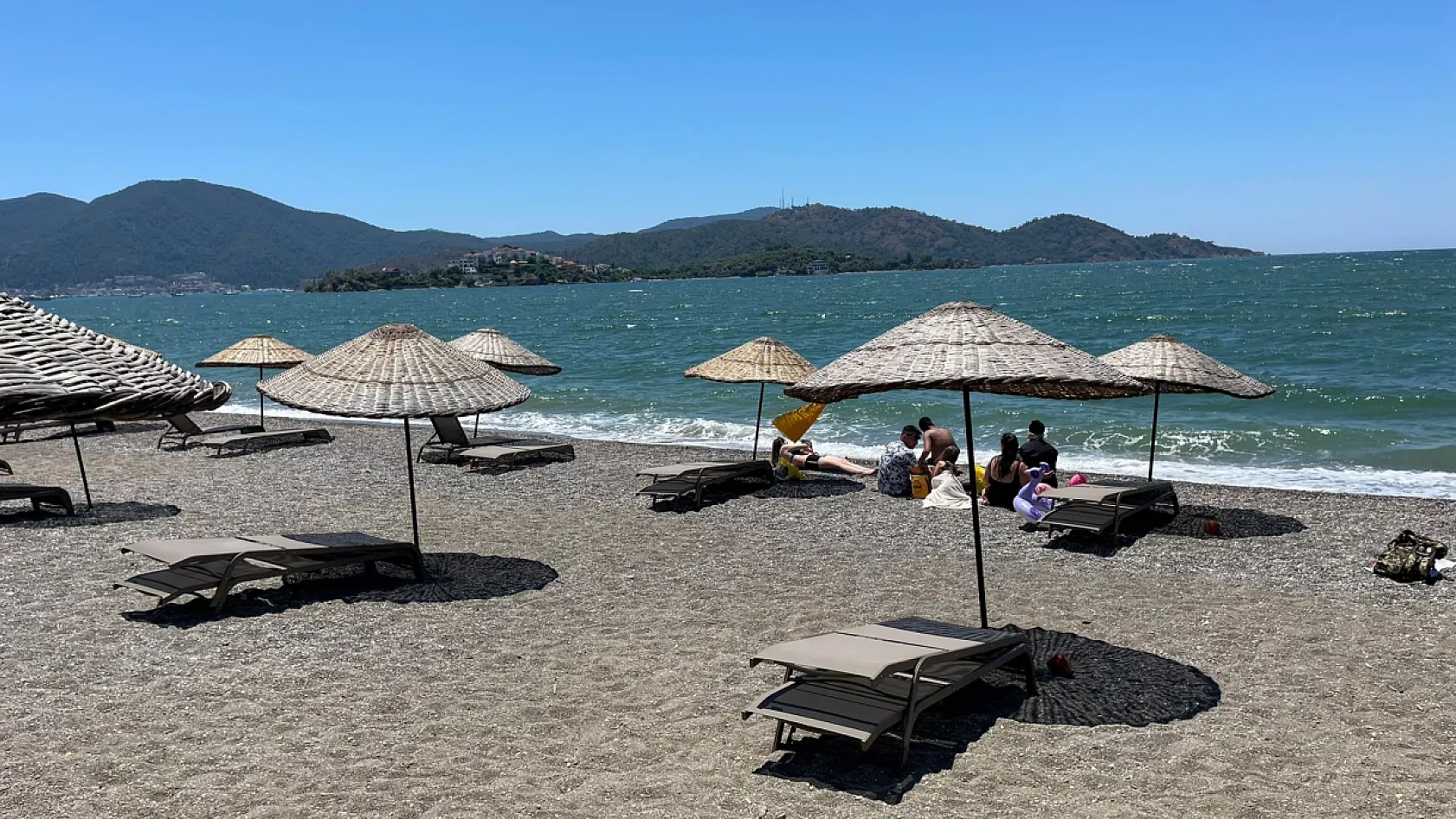 Çalış Plajı'ndaki Tabela Tartışmasına ÇALIŞ-DER'den Açıklama: 'Amacımız Yasak Koymak Değil, Düzeni Korumaktı'