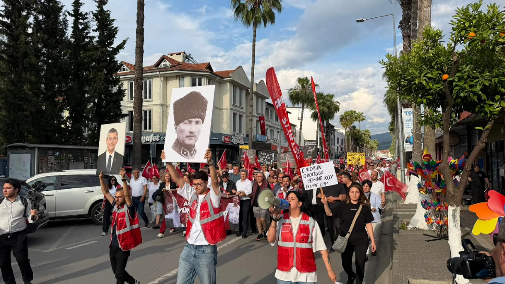 Fethiye'de 'Sandık İradesi' Yürüyüşü