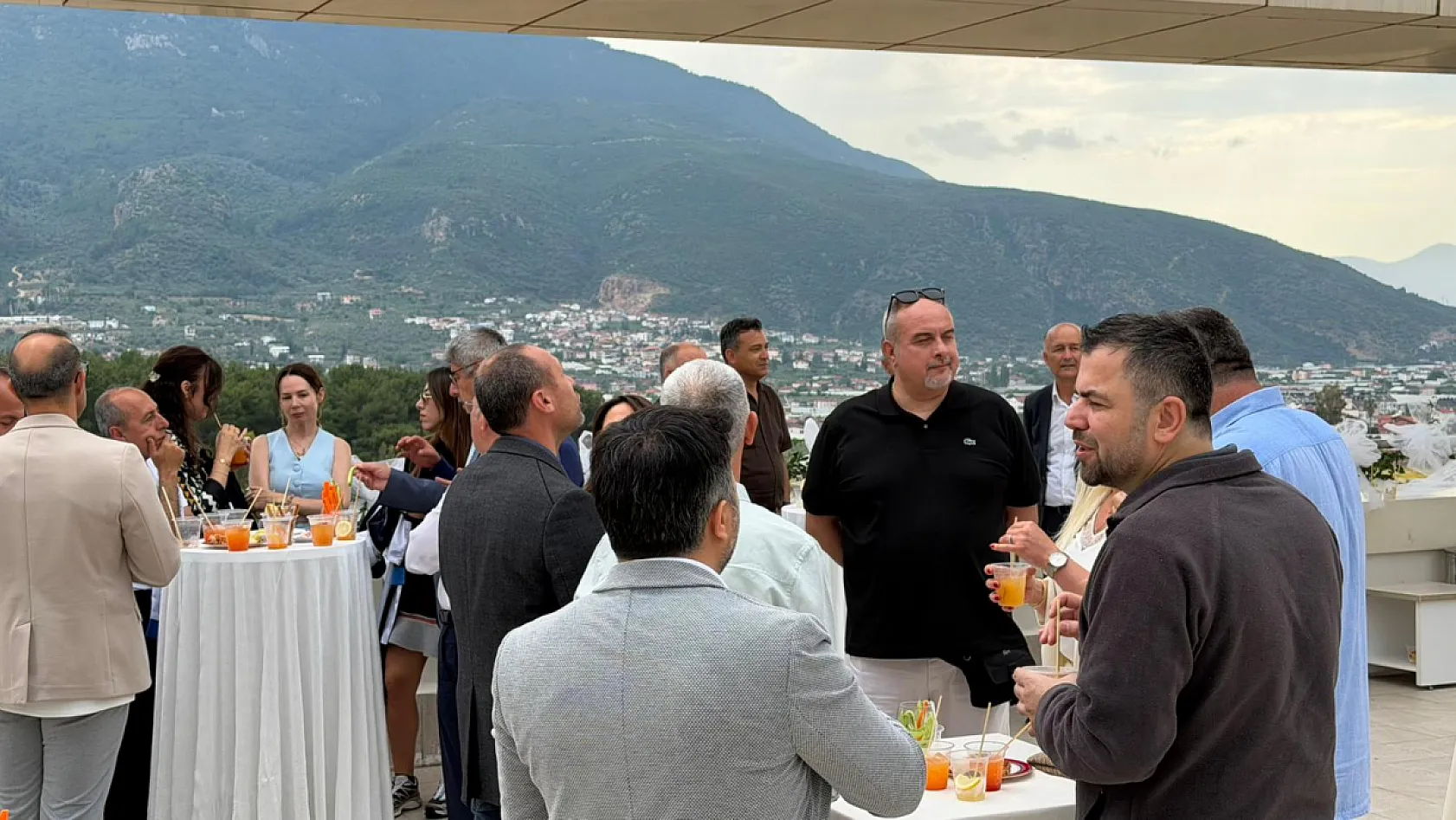 Fethiye'de MSKÜ İşletme Fakültesi'nde Mezuniyet Coşkusu Yaşandı