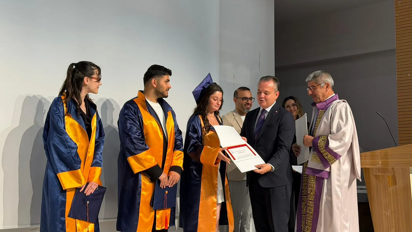 Fethiye'de MSKÜ İşletme Fakültesi'nde Mezuniyet Coşkusu Yaşandı