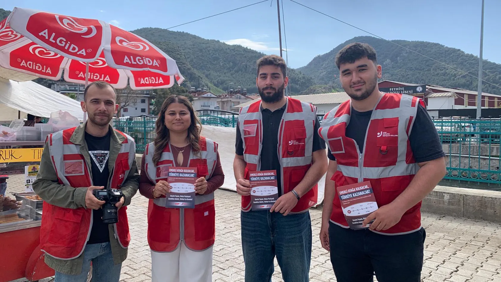 Fethiye'de CHP Gençlik Kolları Emeklilerin Geçim Sıkıntısına Dikkat Çekti