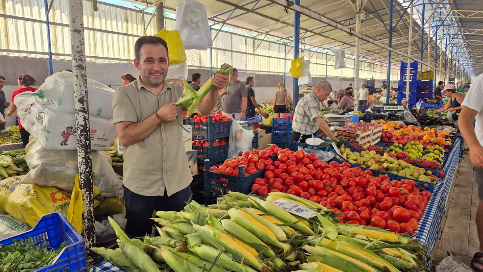 Fethiye Salı Pazarı'nda hareketlilik sürüyor