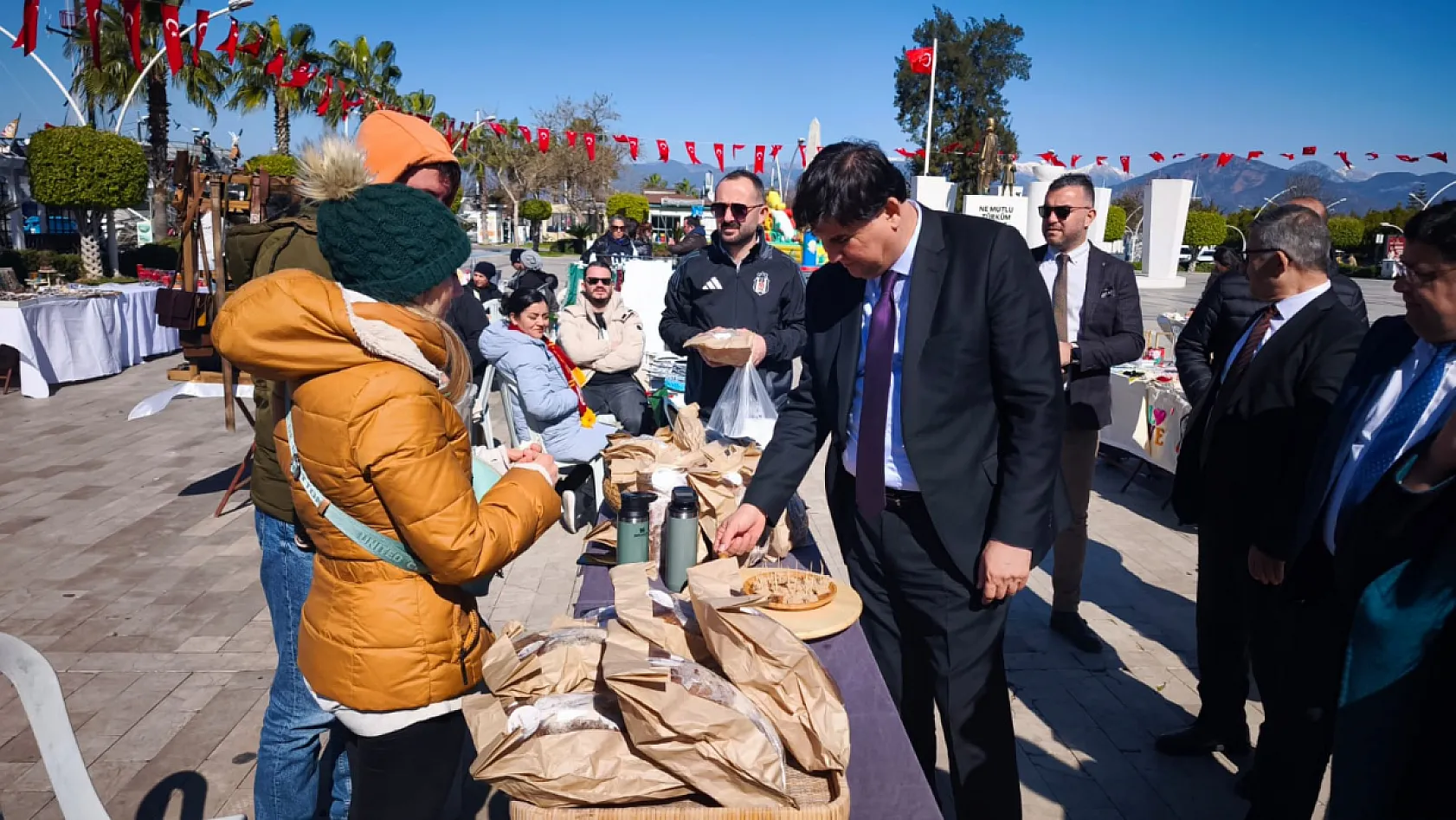 Fethiye'de Sevgililer Günü öncesi kermes: Başkan Karaca ziyaret etti